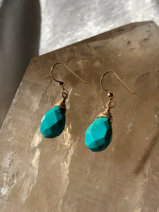 Simple turquoise drop